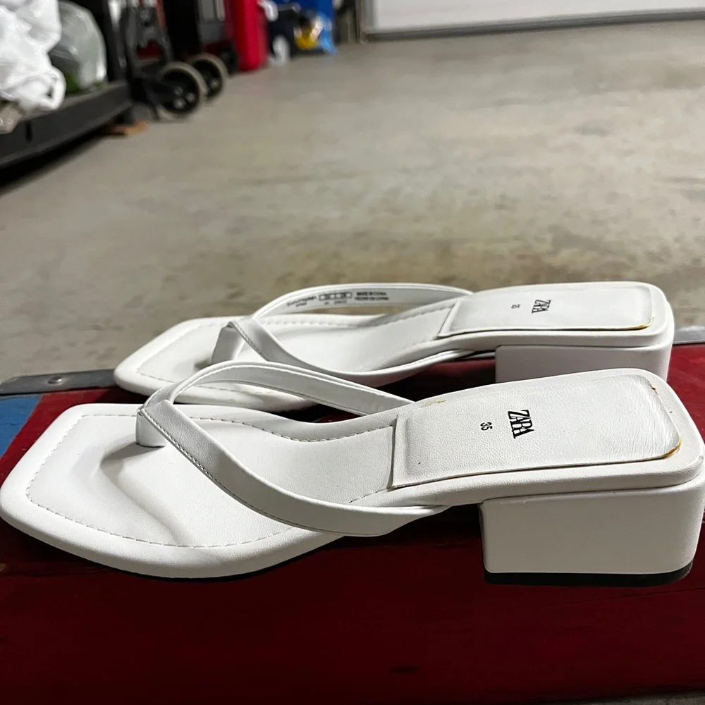 ZARA WHITE TONG SANDALS (SIZE 5/ SIZE 35) - Picture 2 of 8